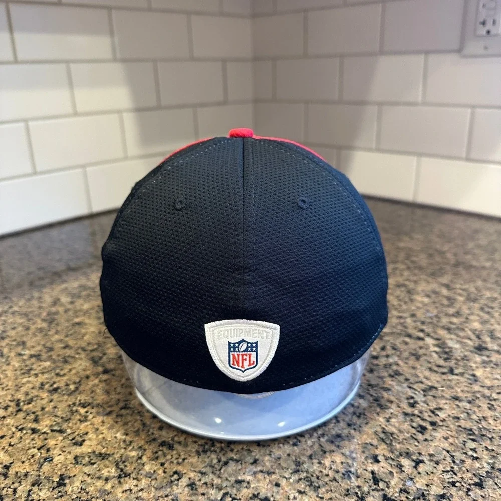 Atlanta Falcons New Era 39THIRTY Stretch Fit Baseball Cap M-L White Black Red‎